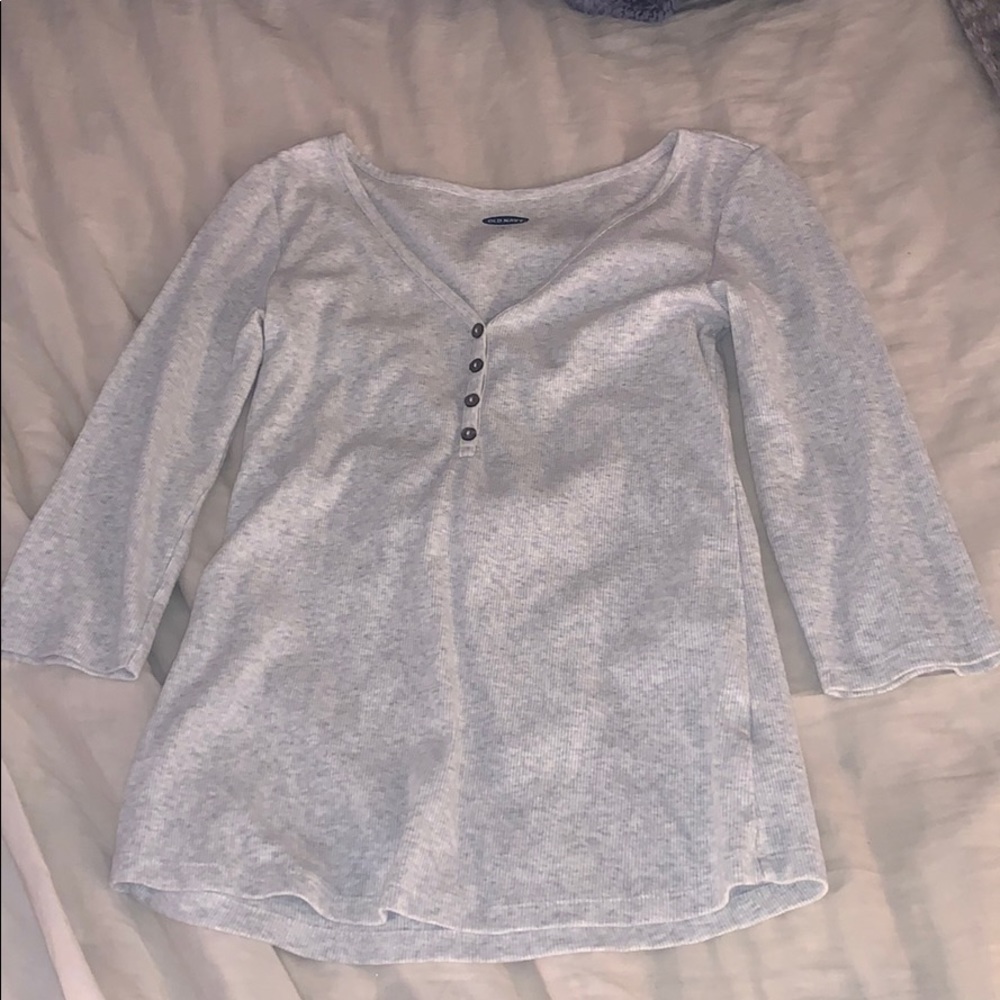 Slim fitted half sleeve v neck with buttons